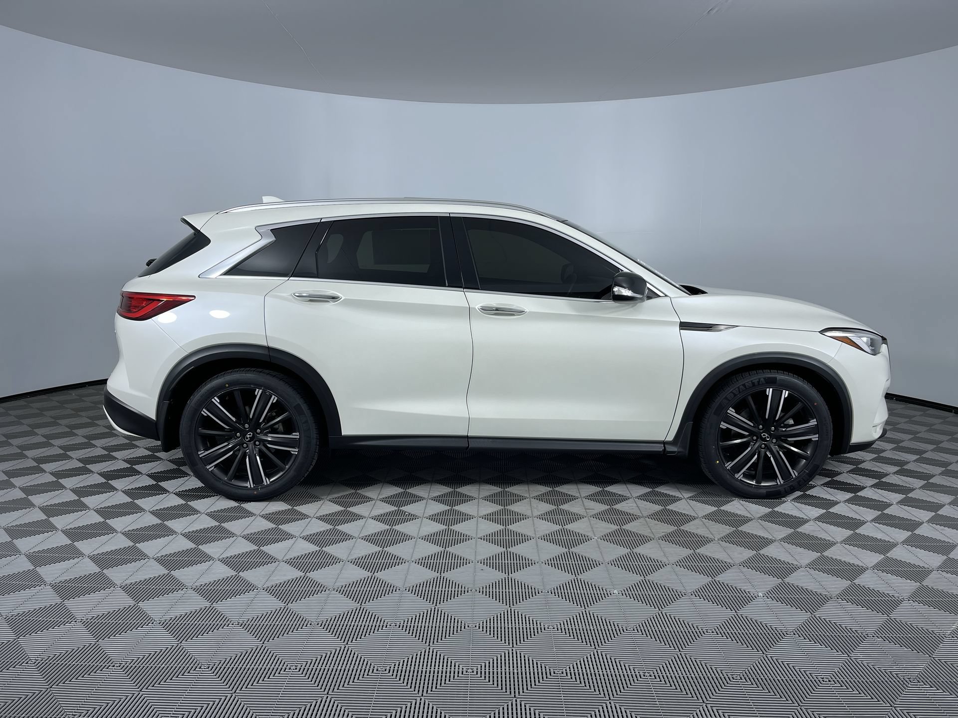 Used 2021 INFINITI QX50 Luxe w/ Appearance Package AWD/4WD image 10