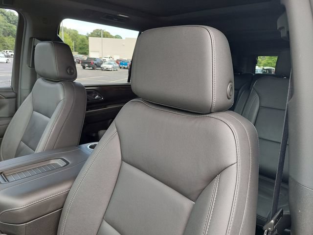 Used 2024 Chevrolet Suburban Z71 w/ Luxury Package AWD/4WD image 6