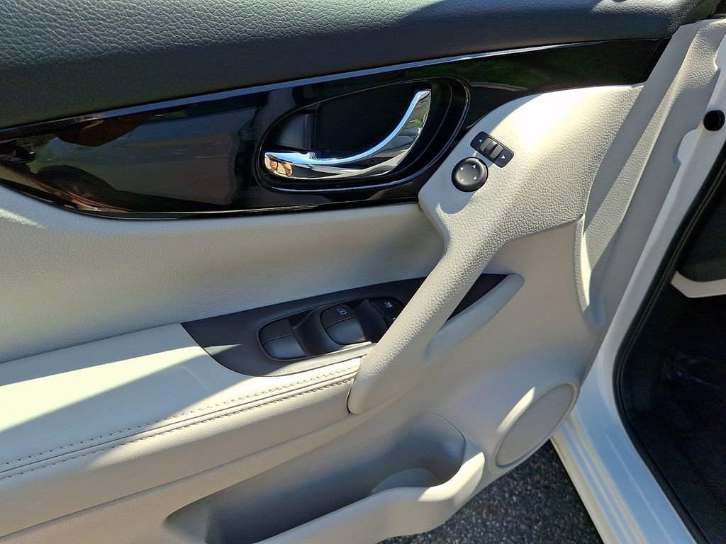 Used 2022 Nissan Rogue Sport SL AWD/4WD image 13