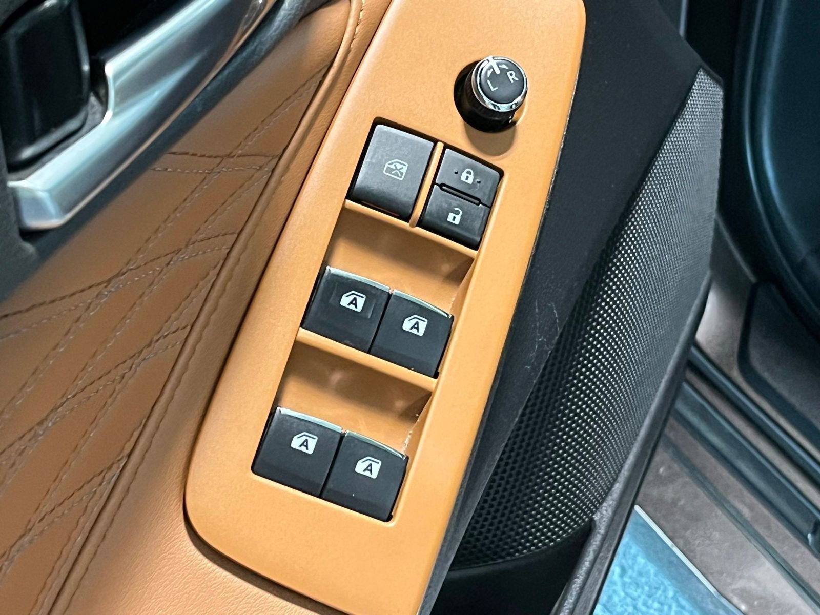 Used 2019 Toyota Avalon Limited w/ All Weather Liner Package FWD image 34