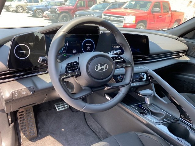 New 2025 Hyundai Elantra SEL image 9