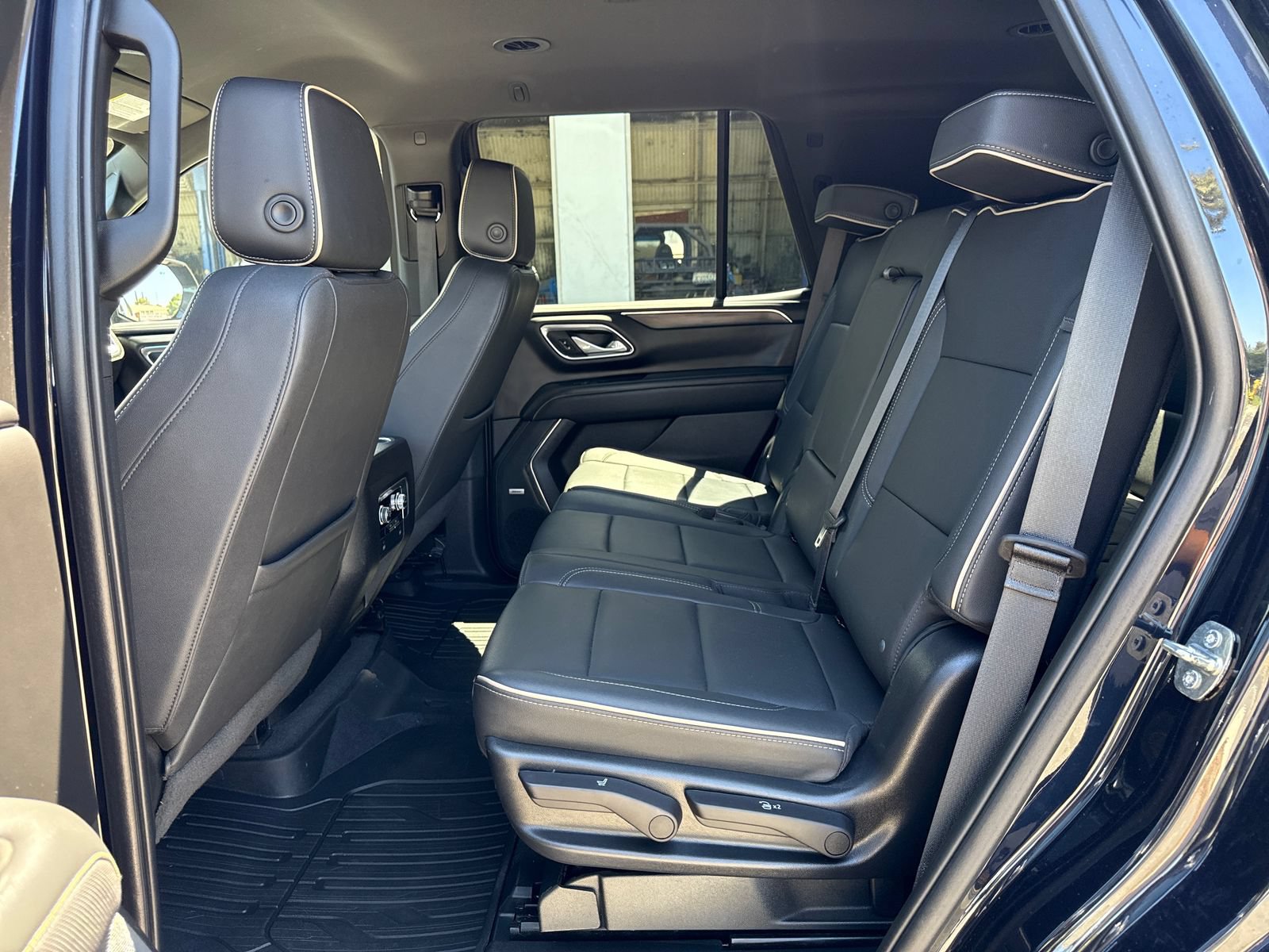 Used 2023 GMC Yukon SLT w/ Max Trailering Package AWD/4WD image 25