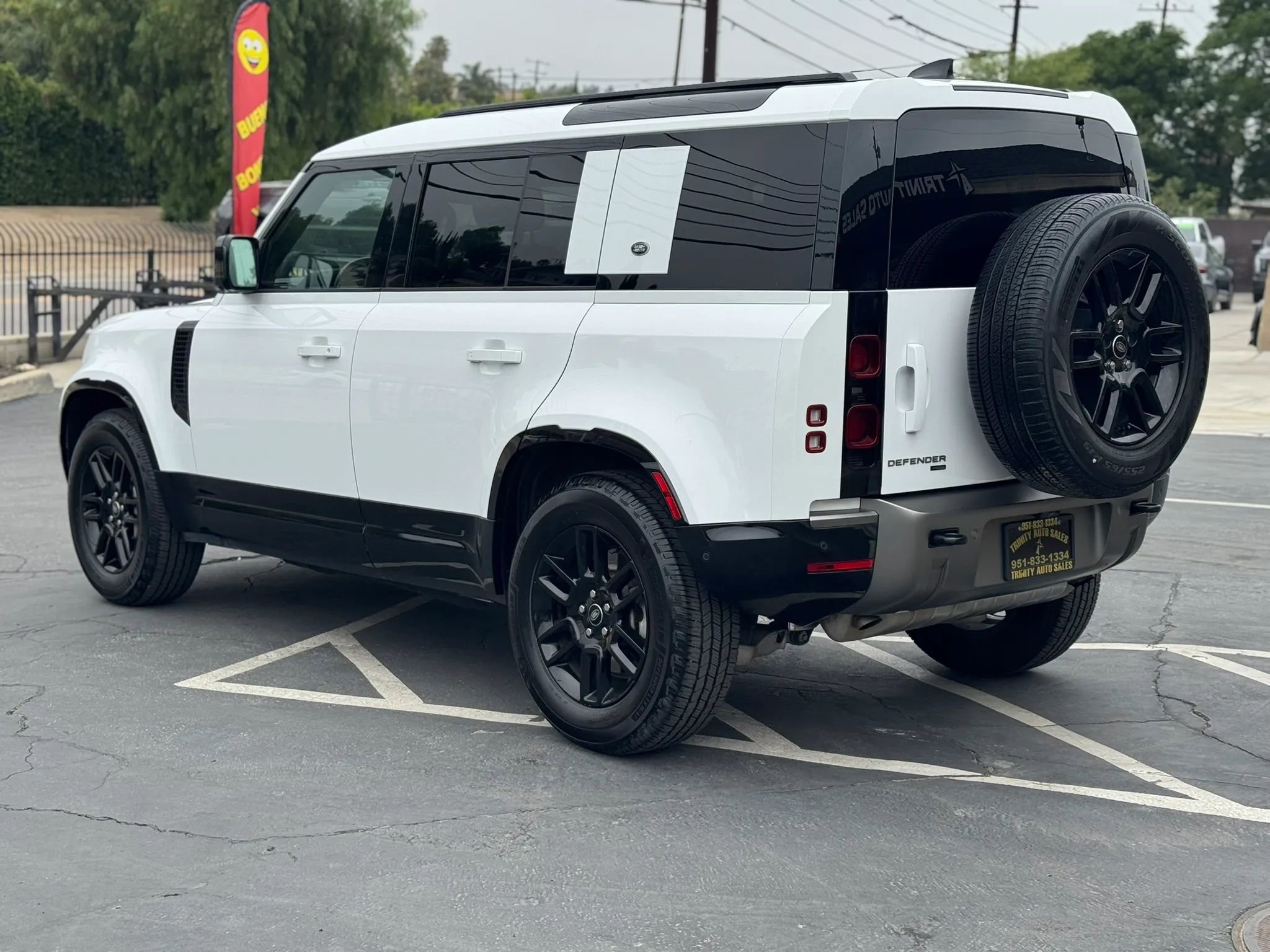 Used 2022 Land Rover Defender 110 X-Dynamic SE AWD/4WD image 8
