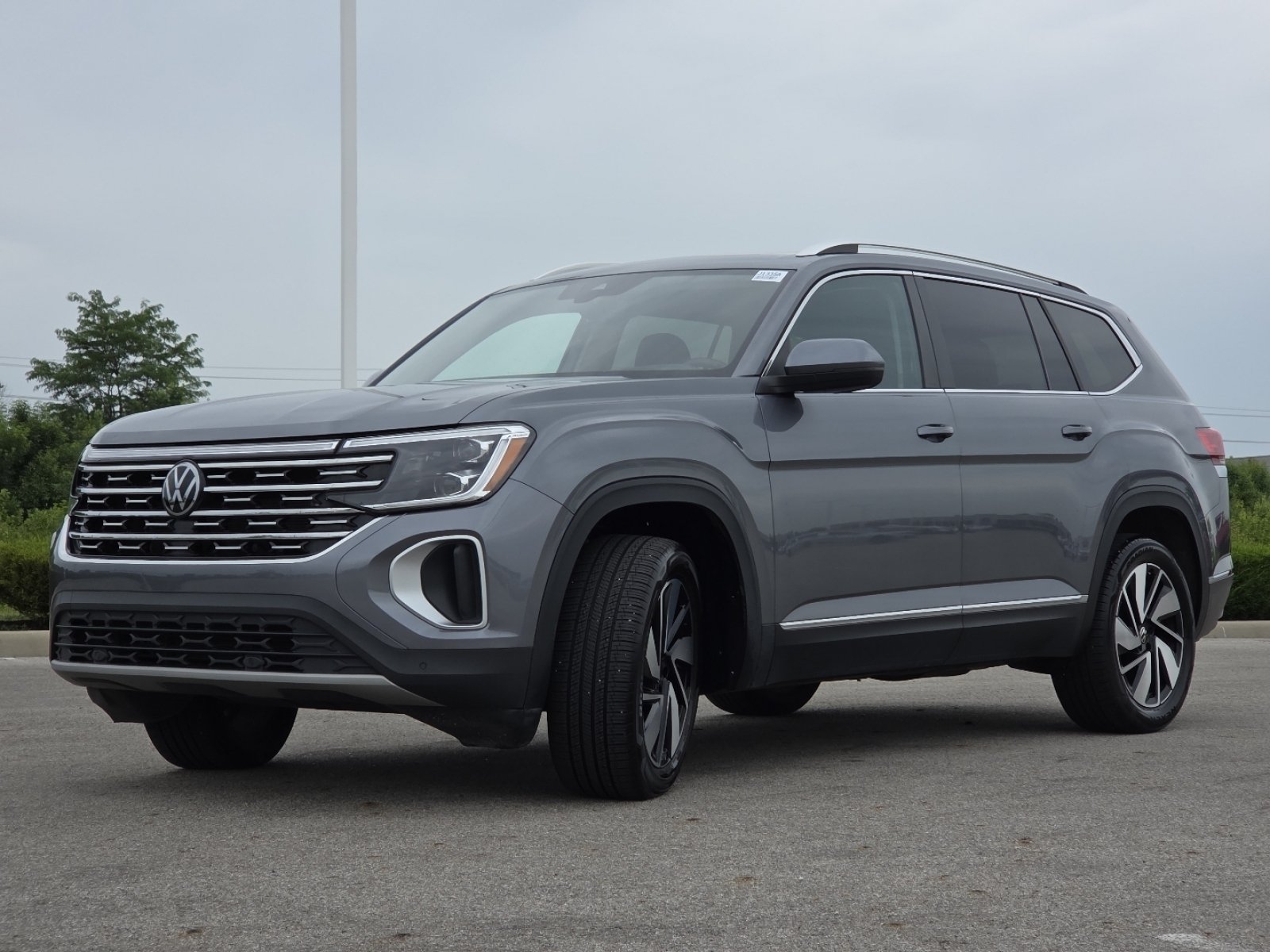 Used 2024 Volkswagen Atlas SEL AWD/4WD image 14