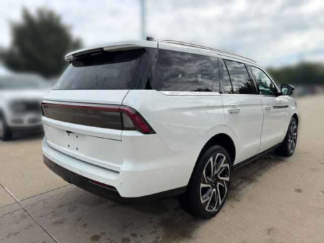 New 2026 Lincoln Navigator Reserve AWD/4WD image 6