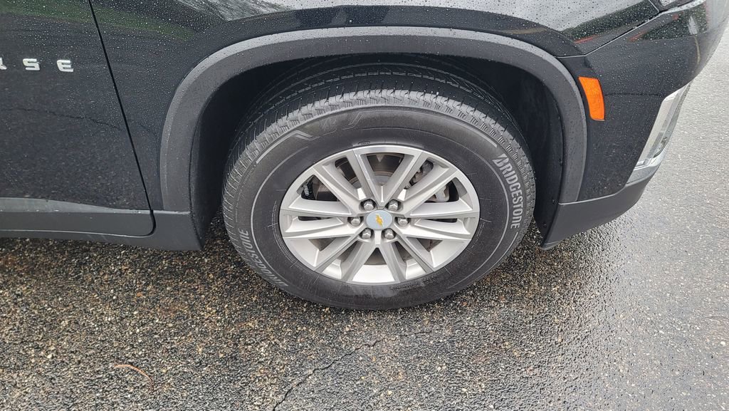 Used 2023 Chevrolet Traverse LT image 15