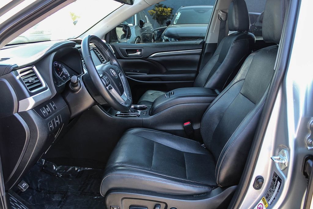 Used 2019 Toyota Highlander Limited FWD image 17