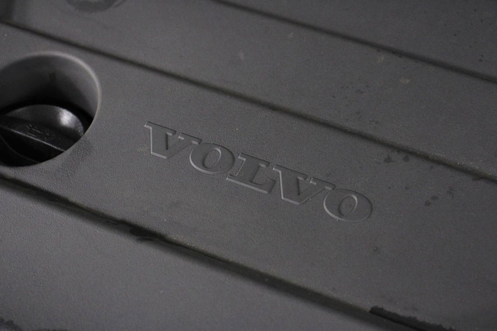 Certified 2025 Volvo XC40 B5 Plus image 25
