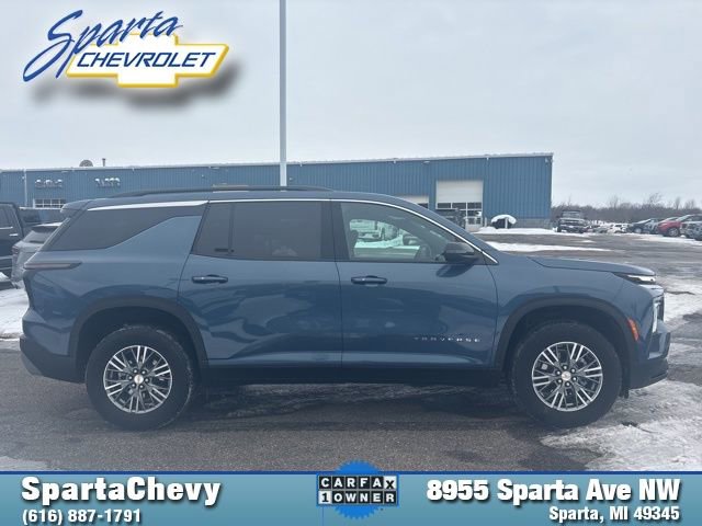 Used 2025 Chevrolet Traverse LT image 2