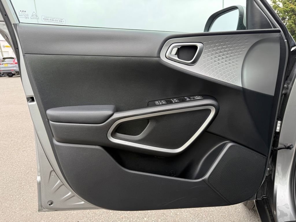 Certified 2025 Kia Soul LX FWD image 18