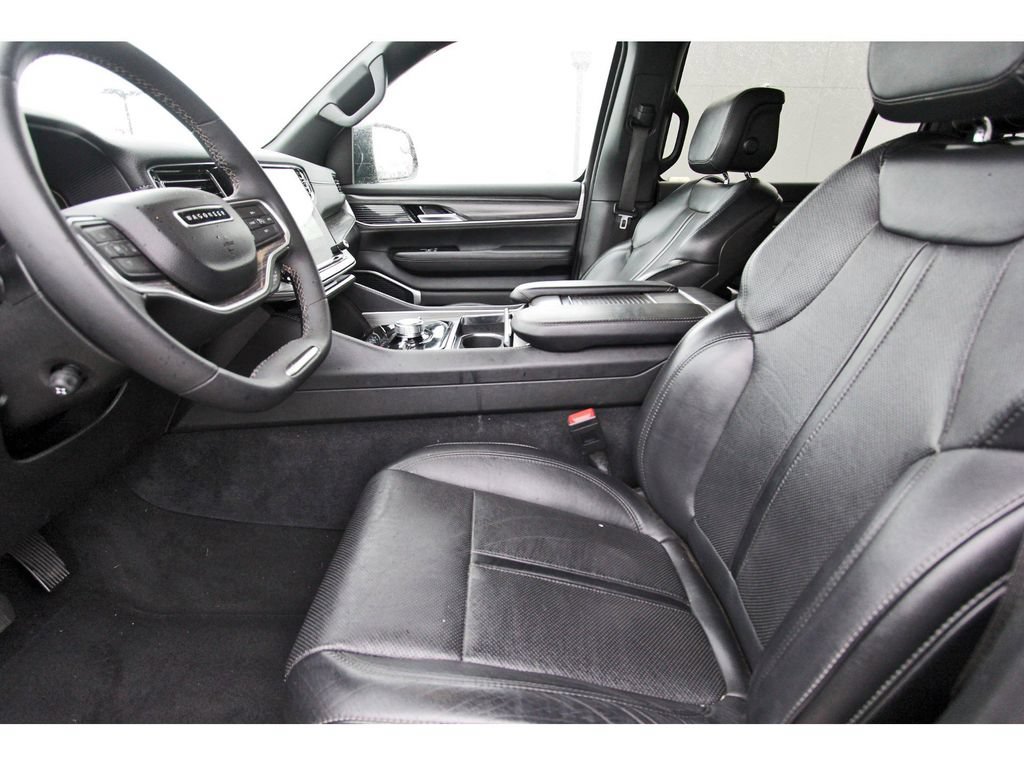 Used 2024 Jeep Wagoneer L Series III w/ Flexible Seating Group AWD/4WD image 6
