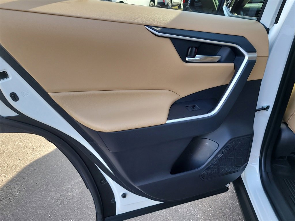 Used 2025 Toyota RAV4 XLE Premium image 10