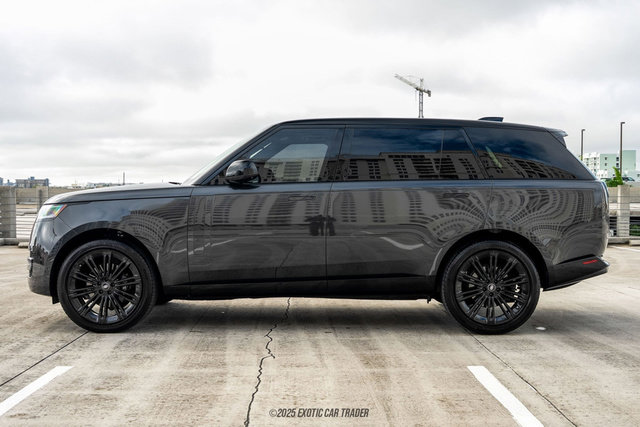 Used 2025 Land Rover Range Rover Long Wheelbase SE image 3