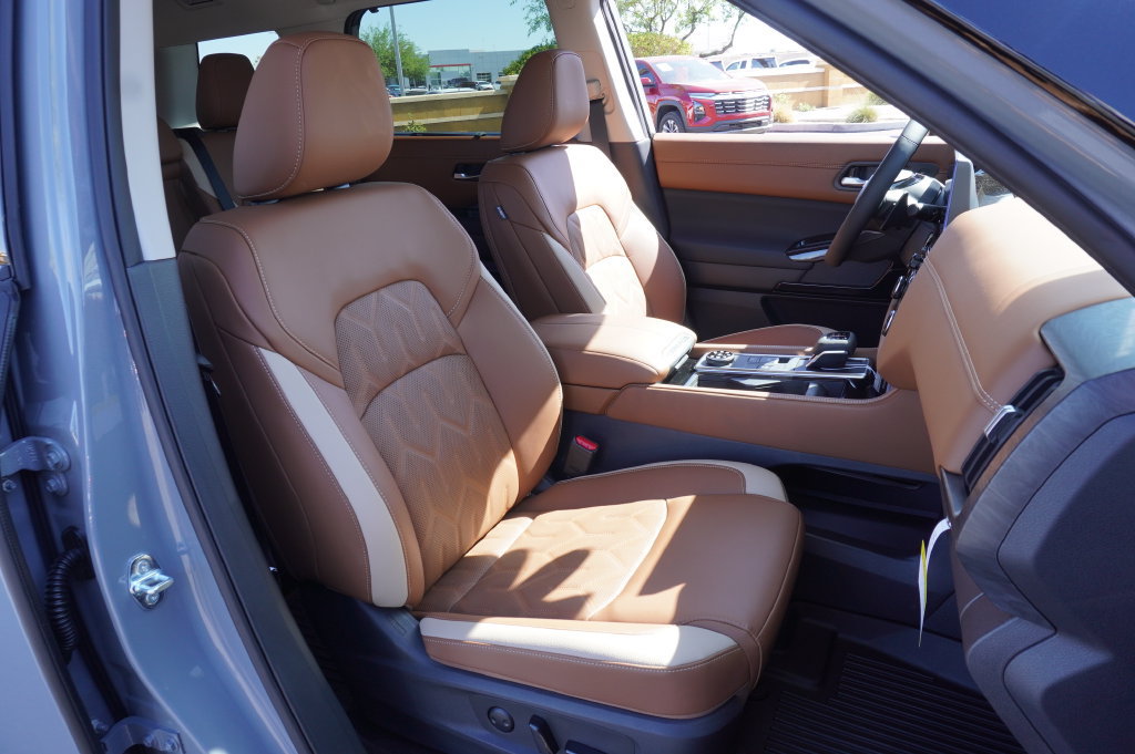 New 2026 Nissan Pathfinder Platinum w/ Cargo Package AWD/4WD image 13