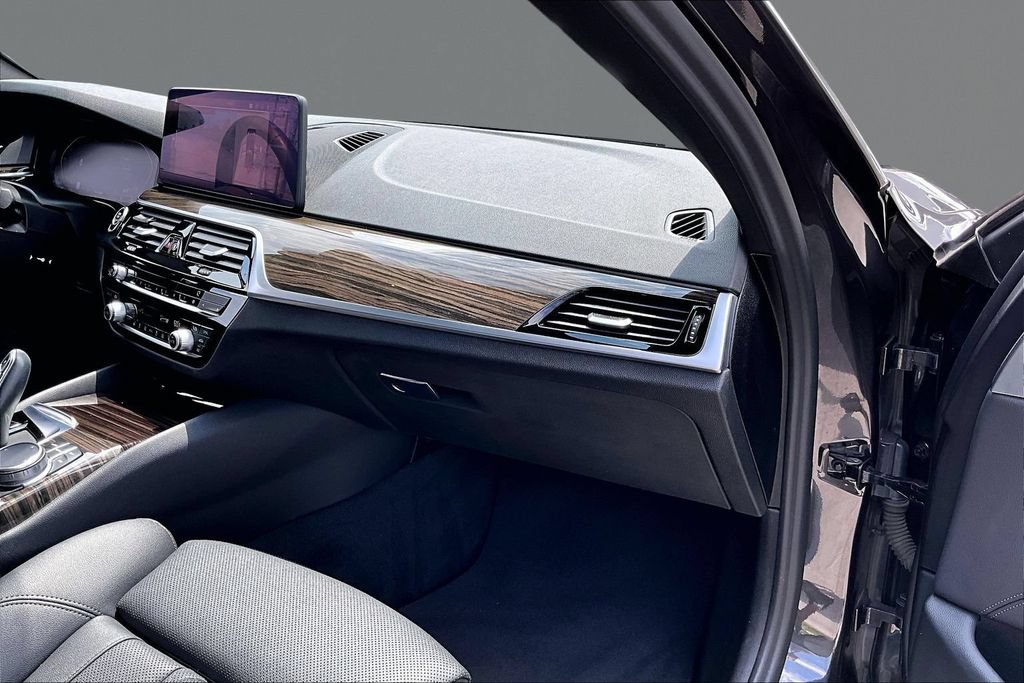 Used 2021 BMW 530i RWD image 17