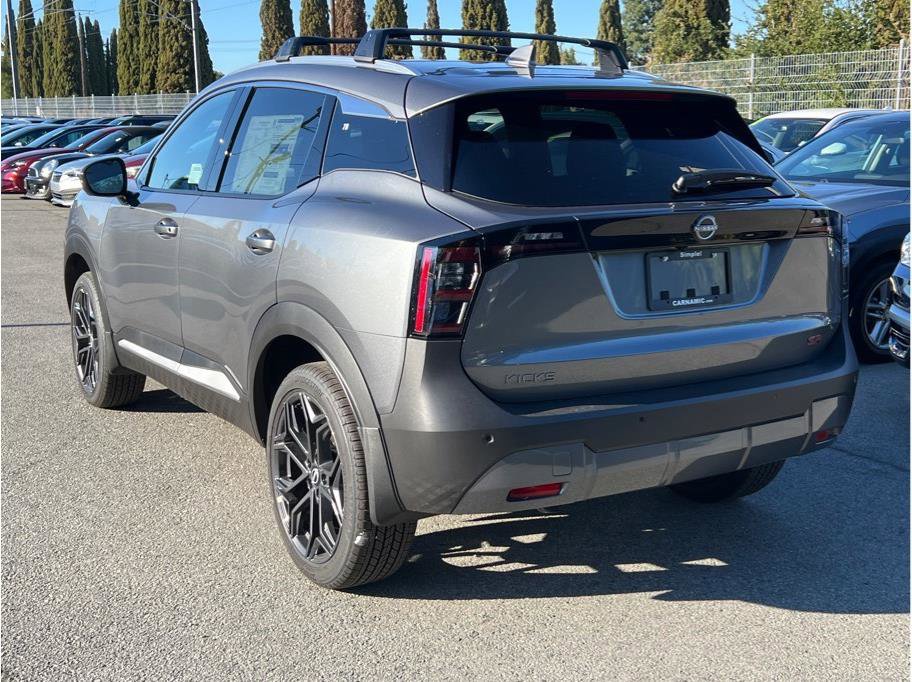 New 2025 Nissan Kicks SR FWD image 6