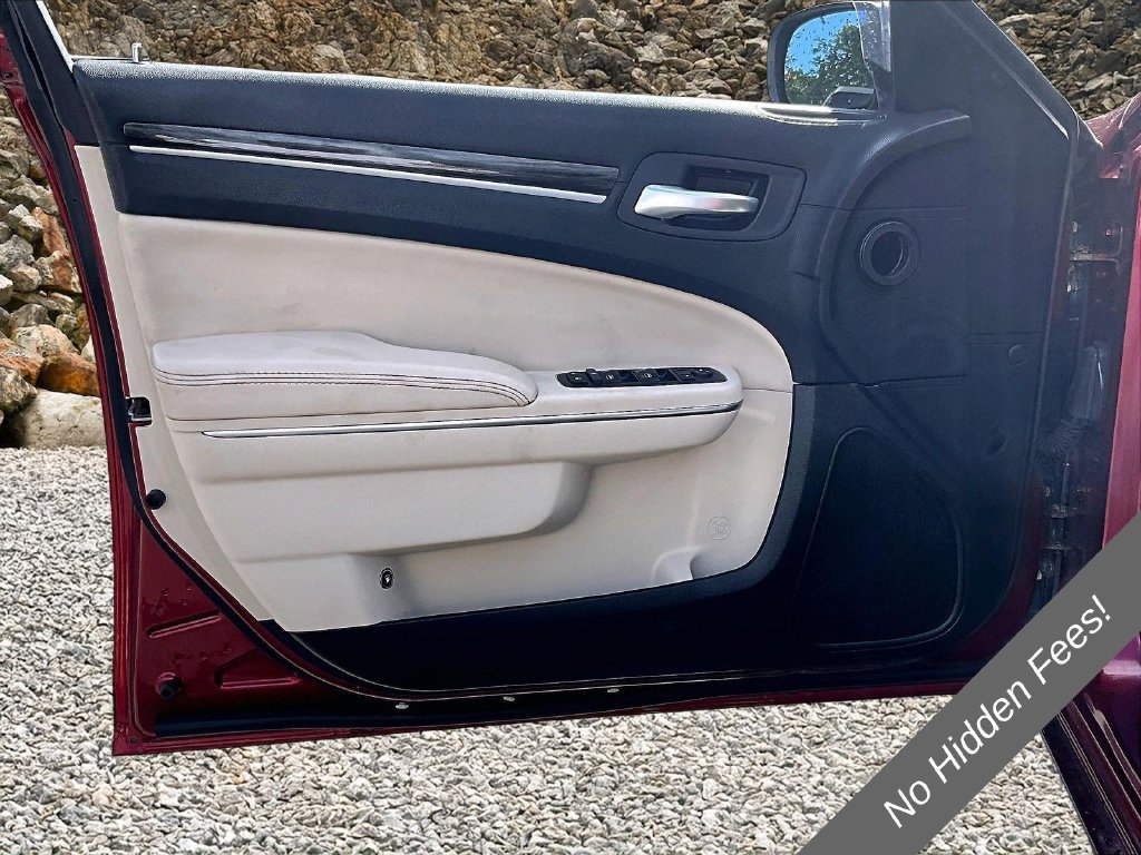 Used 2015 Chrysler 300 Limited RWD image 18