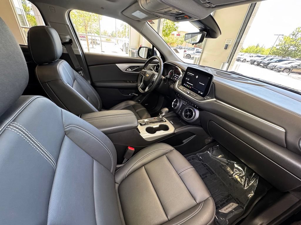 Used 2025 Chevrolet Blazer LT w/ Sound & Technology Package FWD image 46