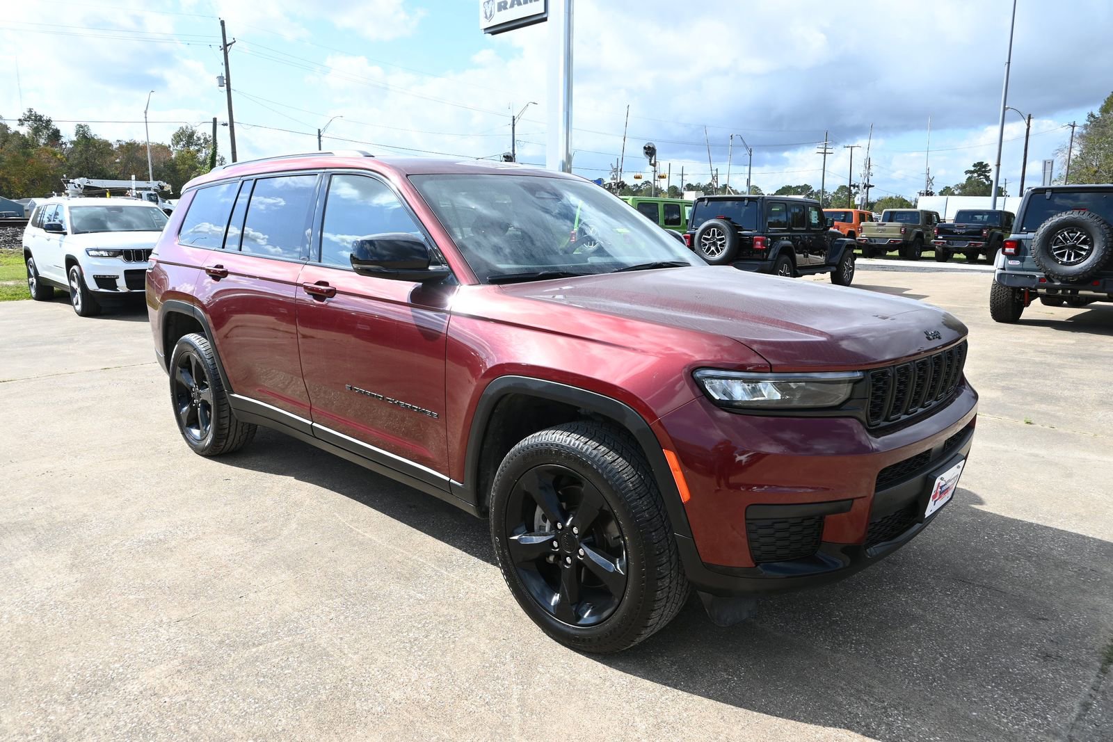Used 2023 Jeep Grand Cherokee L Laredo image 8