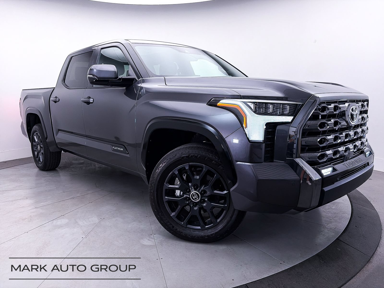 Used 2024 Toyota Tundra Platinum AWD/4WD image 2