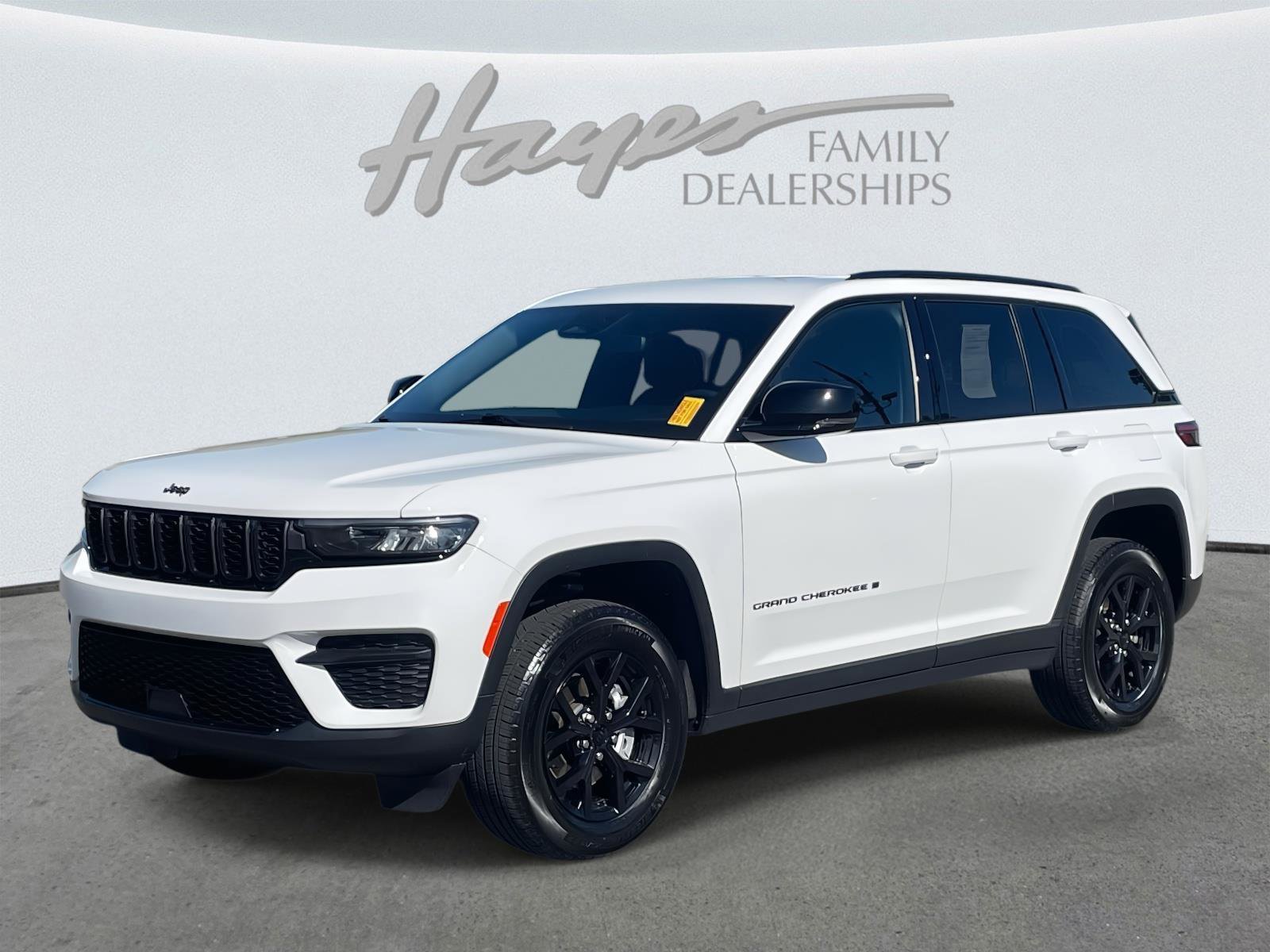 Used 2024 Jeep Grand Cherokee Altitude image 1