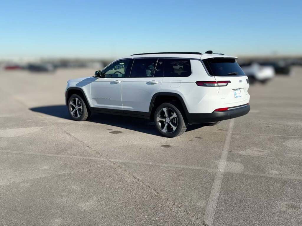 New 2026 Jeep Grand Cherokee L Limited image 8