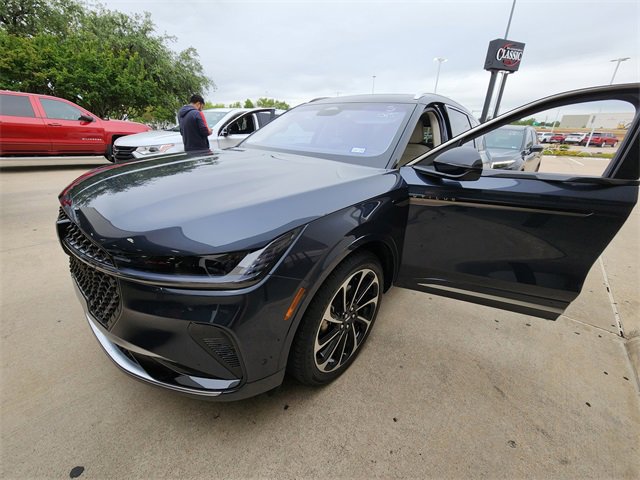 Used 2024 Lincoln Nautilus Black Label AWD/4WD image 3