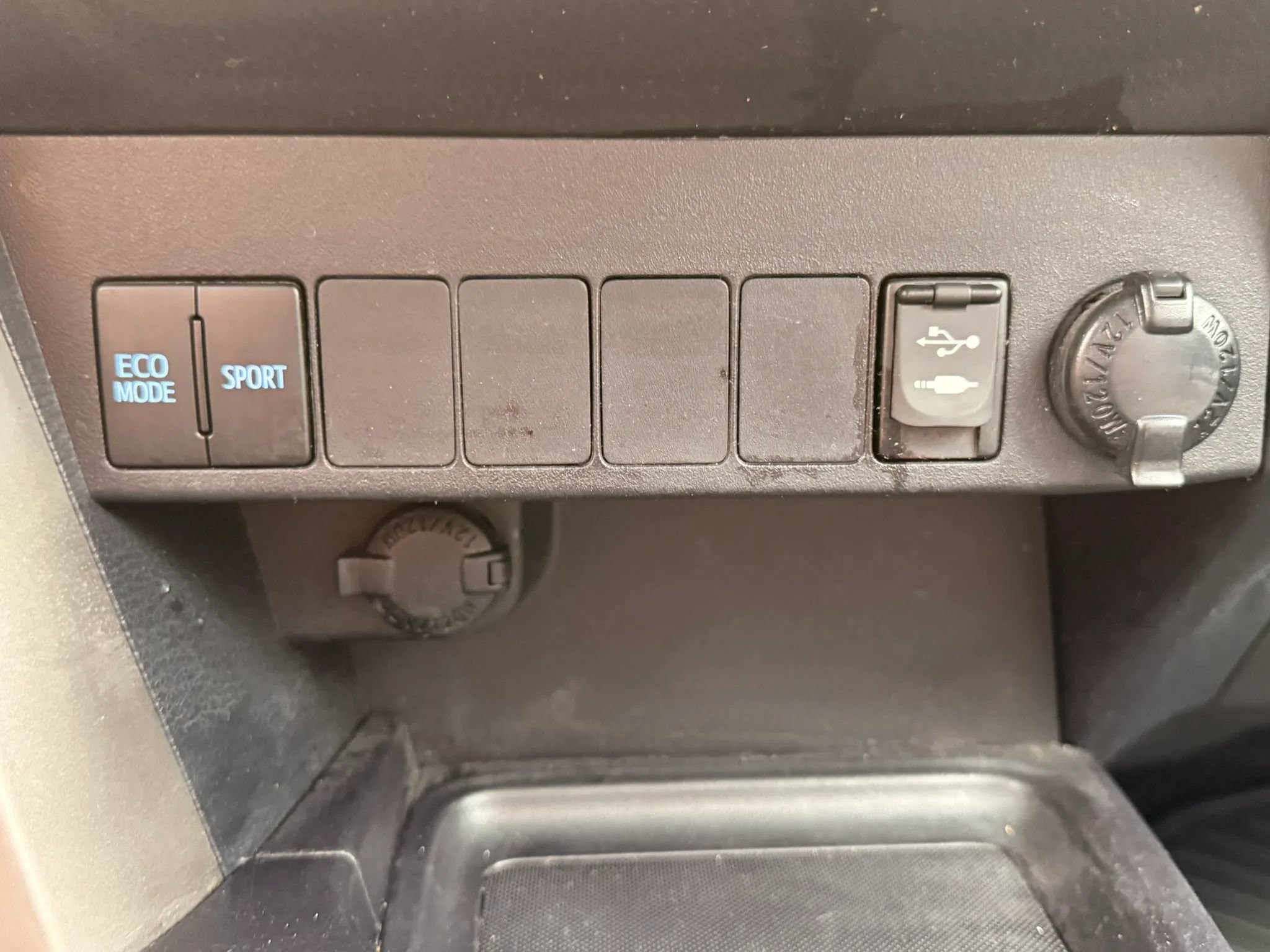 Used 2015 Toyota RAV4 XLE AWD/4WD image 21