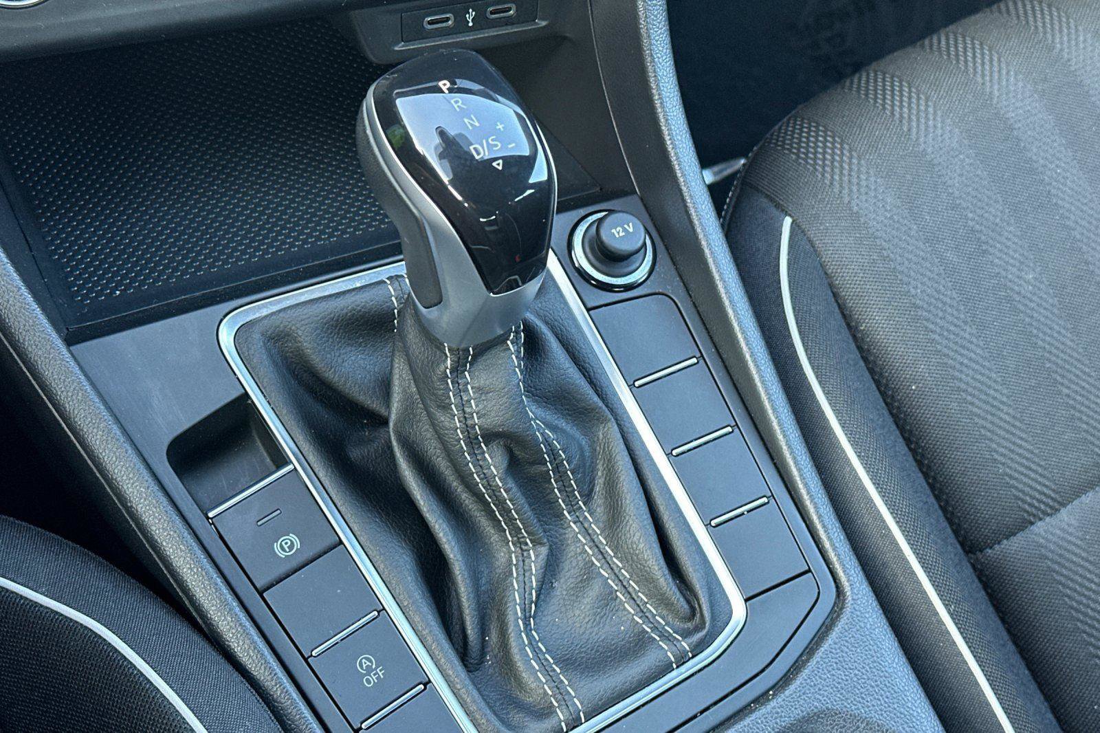 Used 2022 Volkswagen Jetta Sport image 19