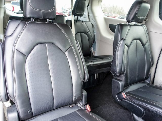 Used 2023 Chrysler Pacifica Touring-L FWD image 20