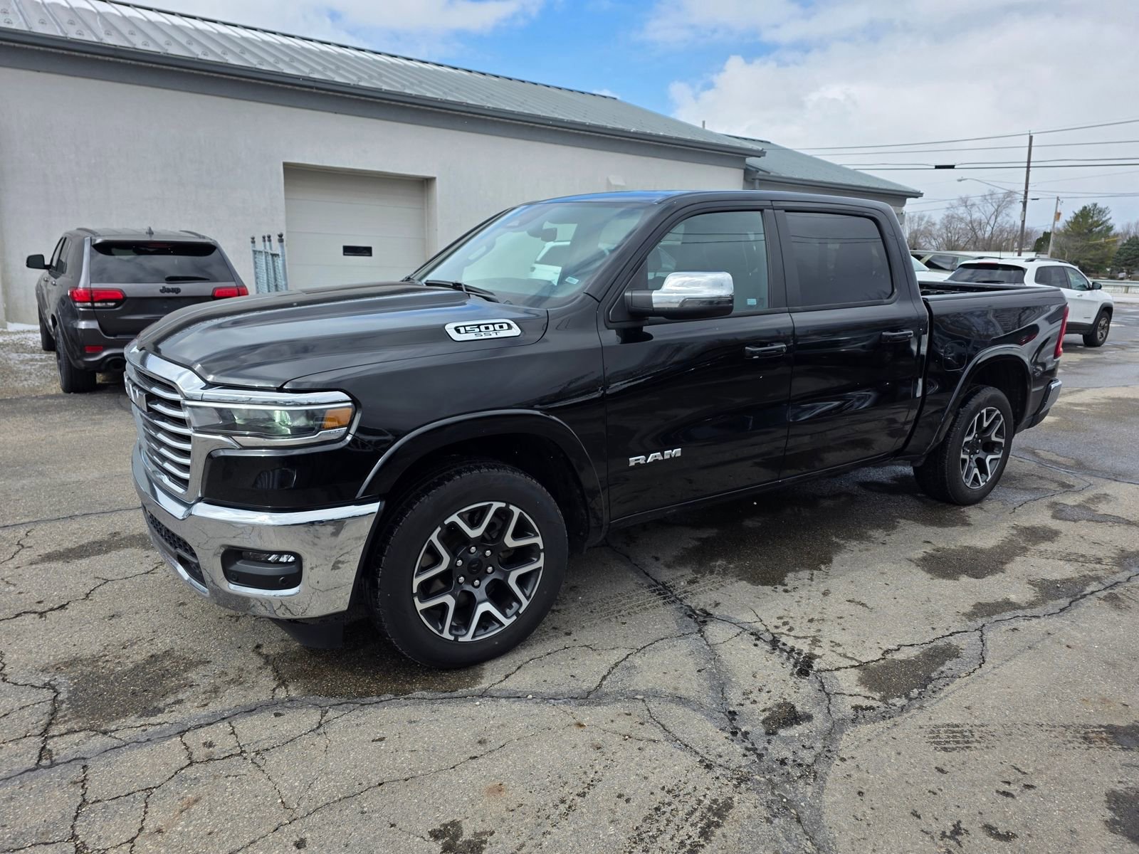 Used 2025 RAM 1500 Laramie image 1