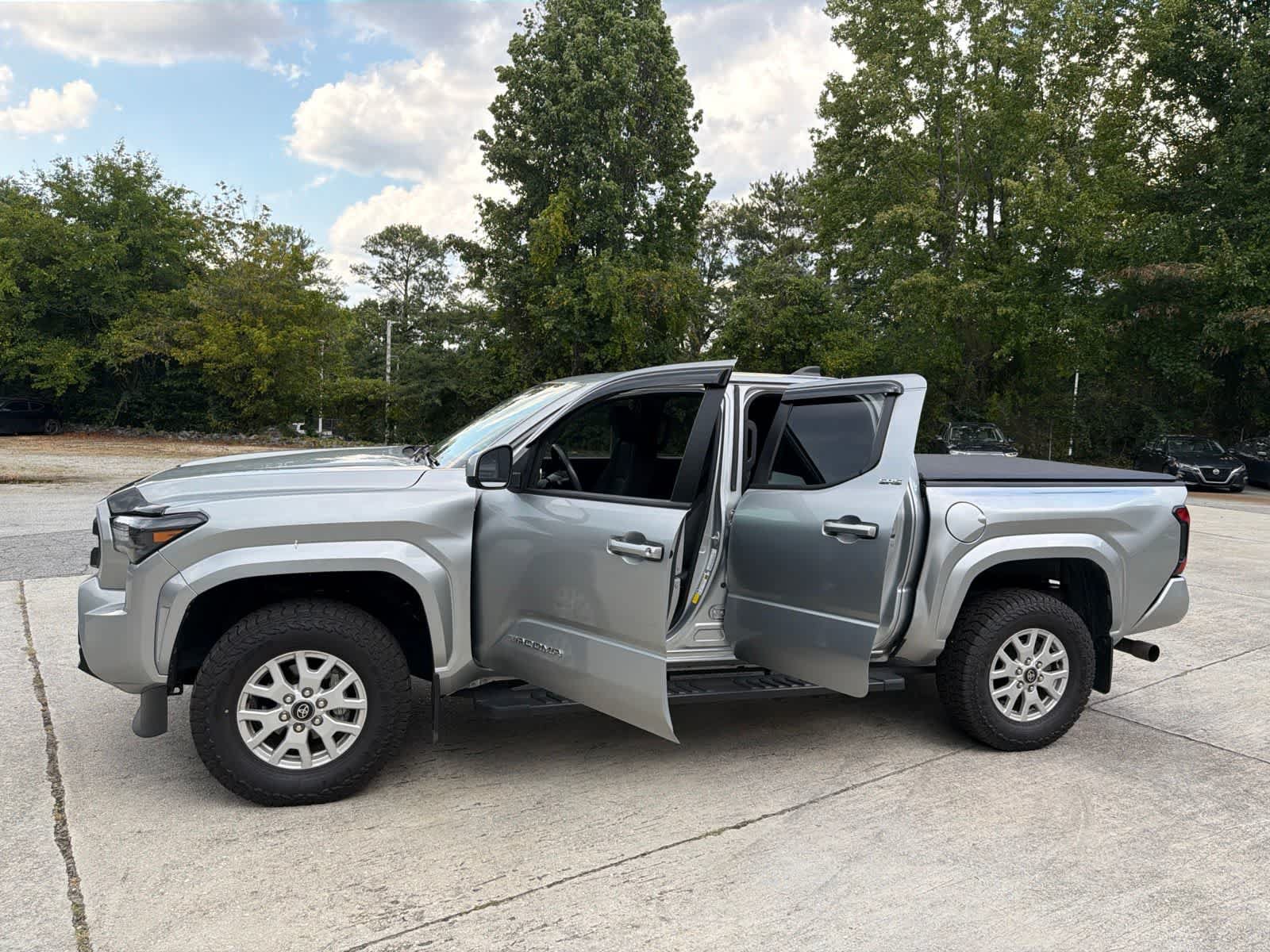 Used 2024 Toyota Tacoma SR5 AWD/4WD image 18