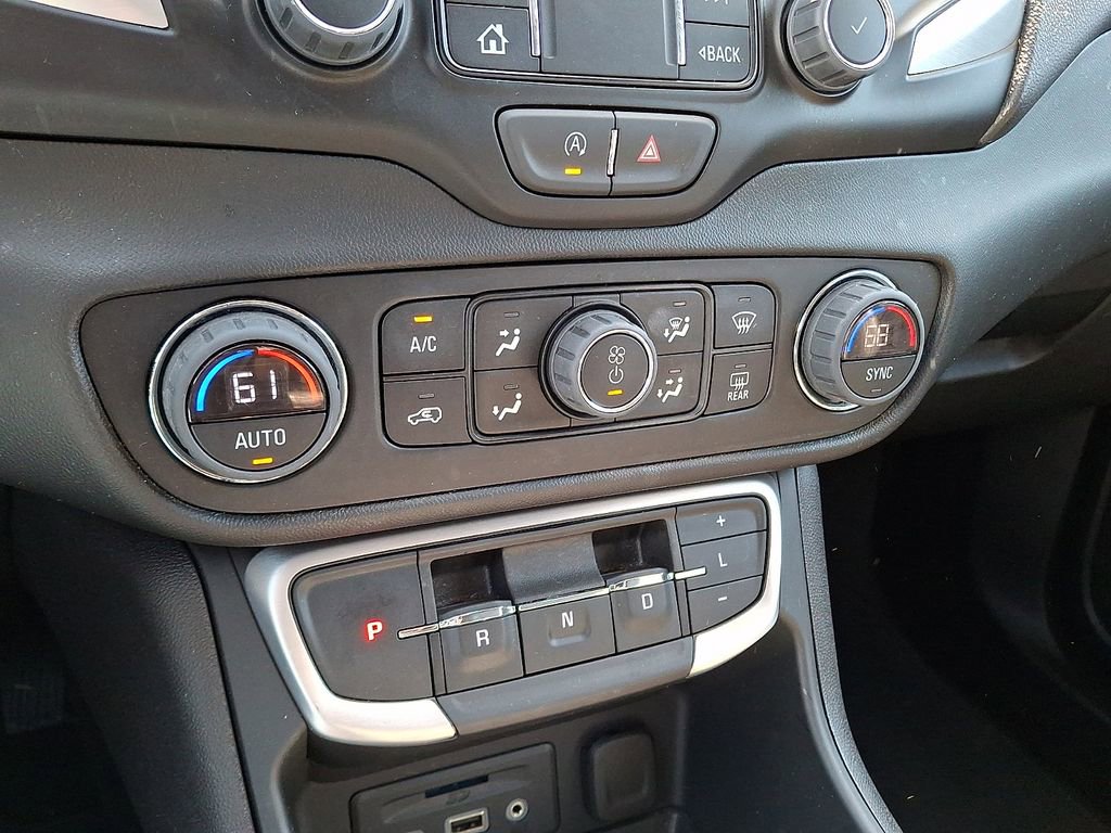 Used 2024 GMC Terrain SLT image 17