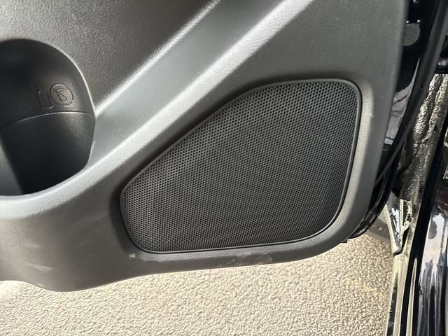 Used 2024 Nissan Frontier SV image 23