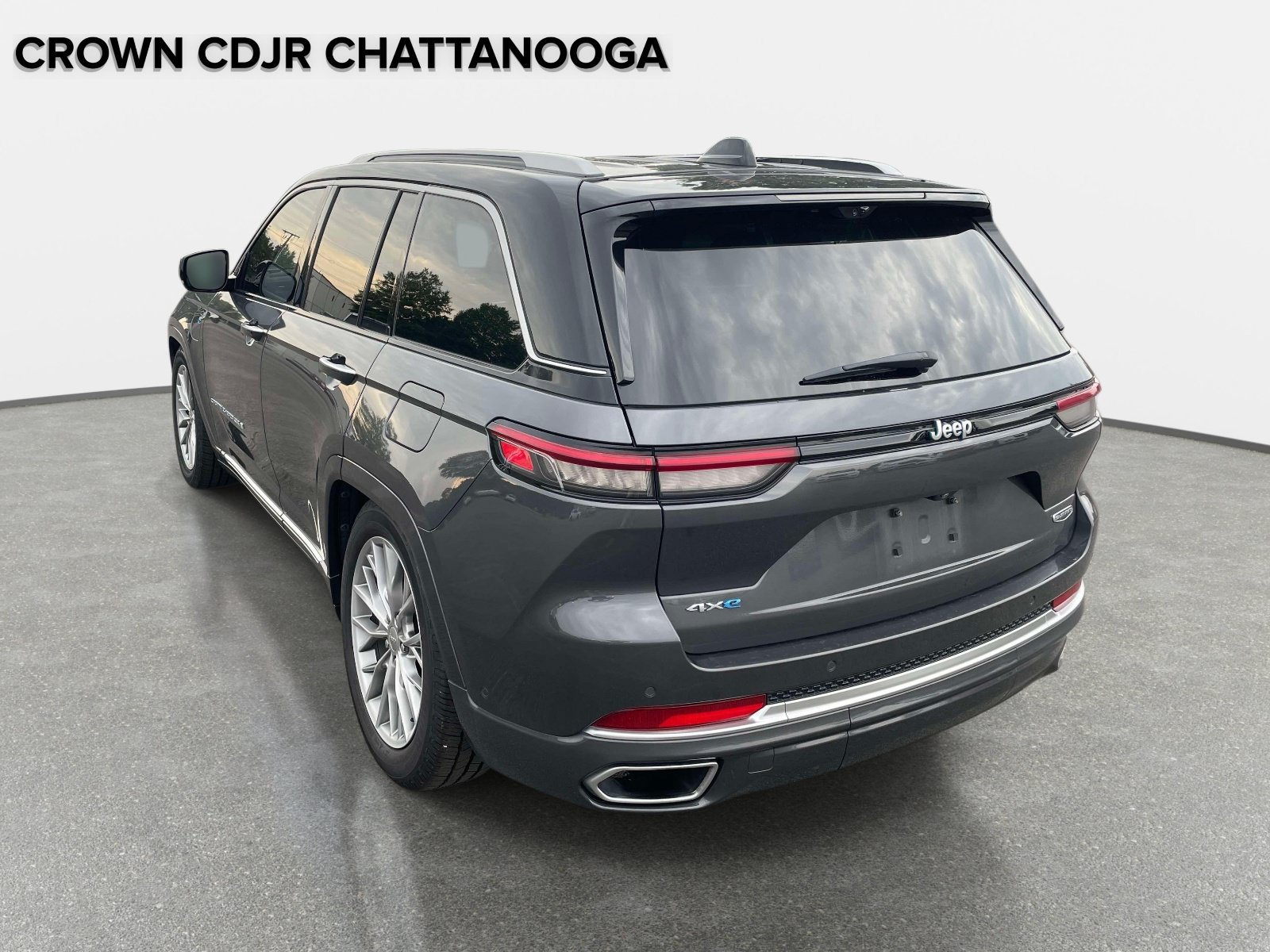 Used 2022 Jeep Grand Cherokee Summit w/ Advanced Protech Group IV AWD/4WD image 4