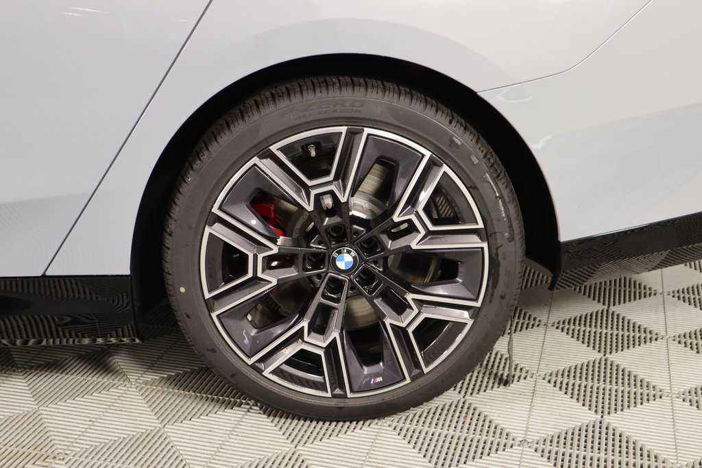 New 2026 BMW 550e xDrive image 20