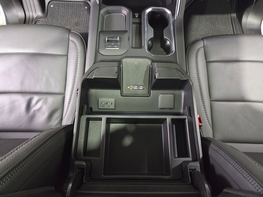 Used 2025 GMC Sierra 3500 Denali w/ Denali Reserve Package image 17