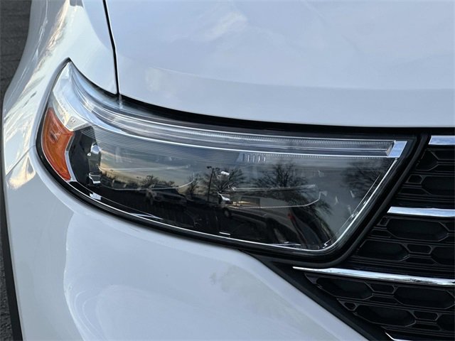 Used 2022 Ford Explorer XLT w/ Equipment Group 202A image 5