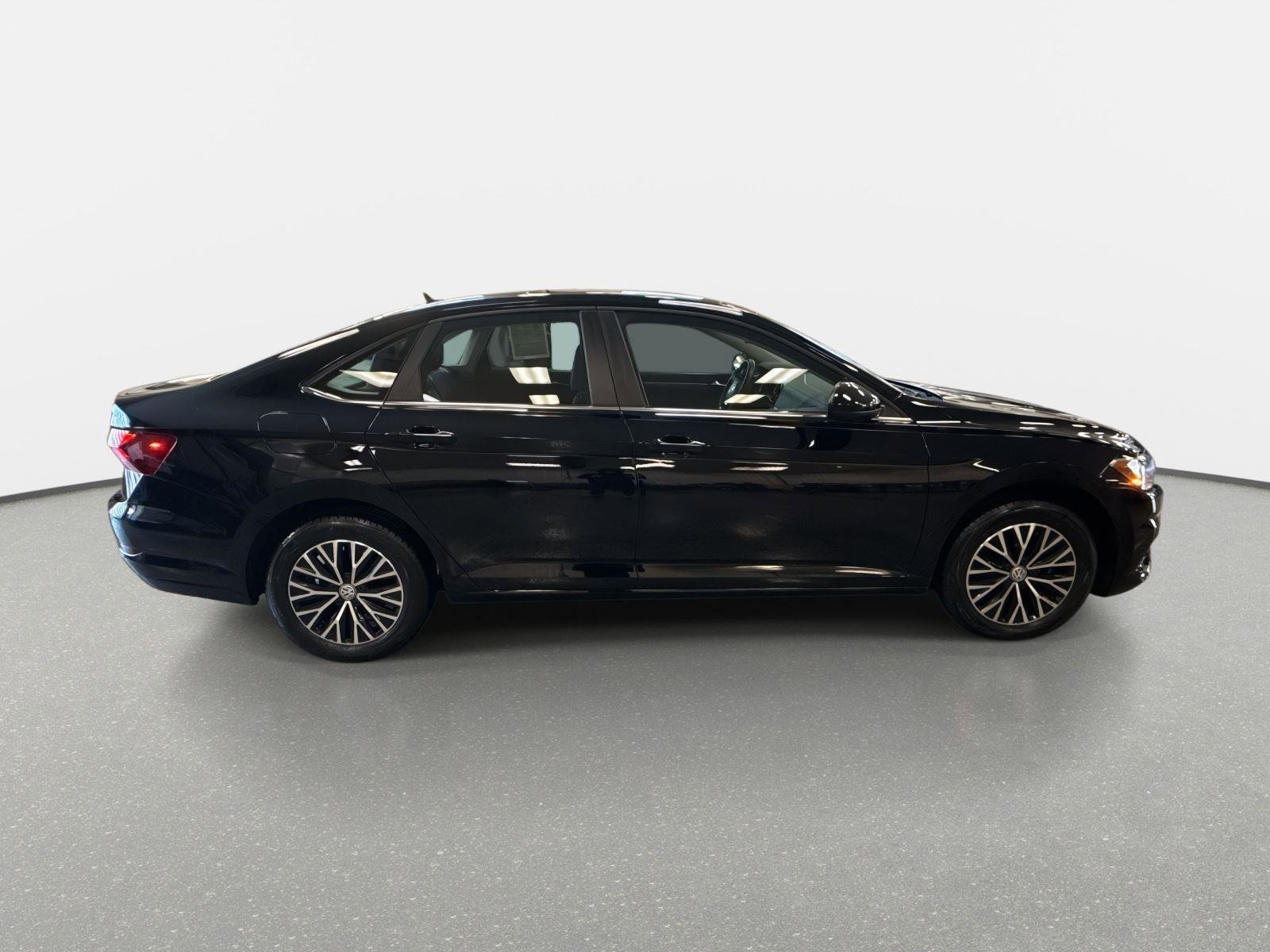 Used 2020 Volkswagen Jetta SE image 4