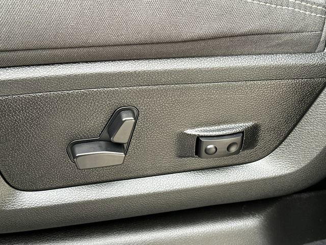 Used 2025 RAM 2500 Big Horn AWD/4WD image 40