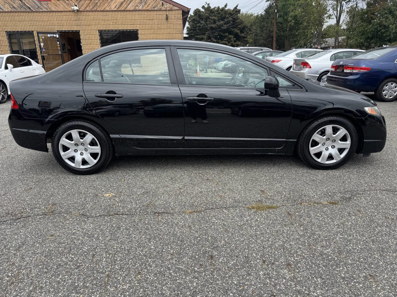 Used 2010 Honda Civic LX image 2
