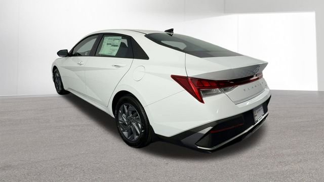 Used 2025 Hyundai Elantra Hybrid FWD image 6