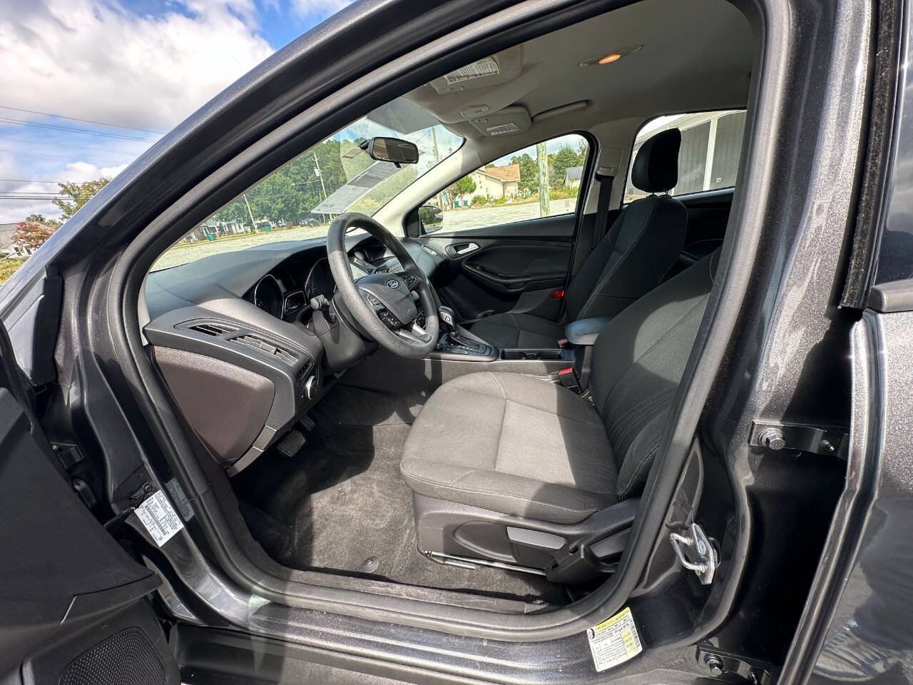 Used 2018 Ford Focus SE image 10