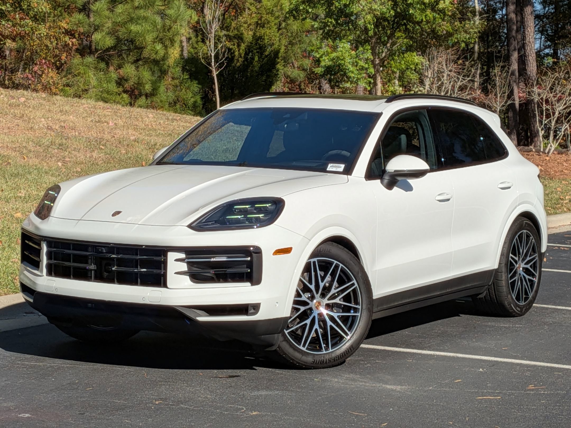 Certified 2025 Porsche Cayenne AWD/4WD image 1