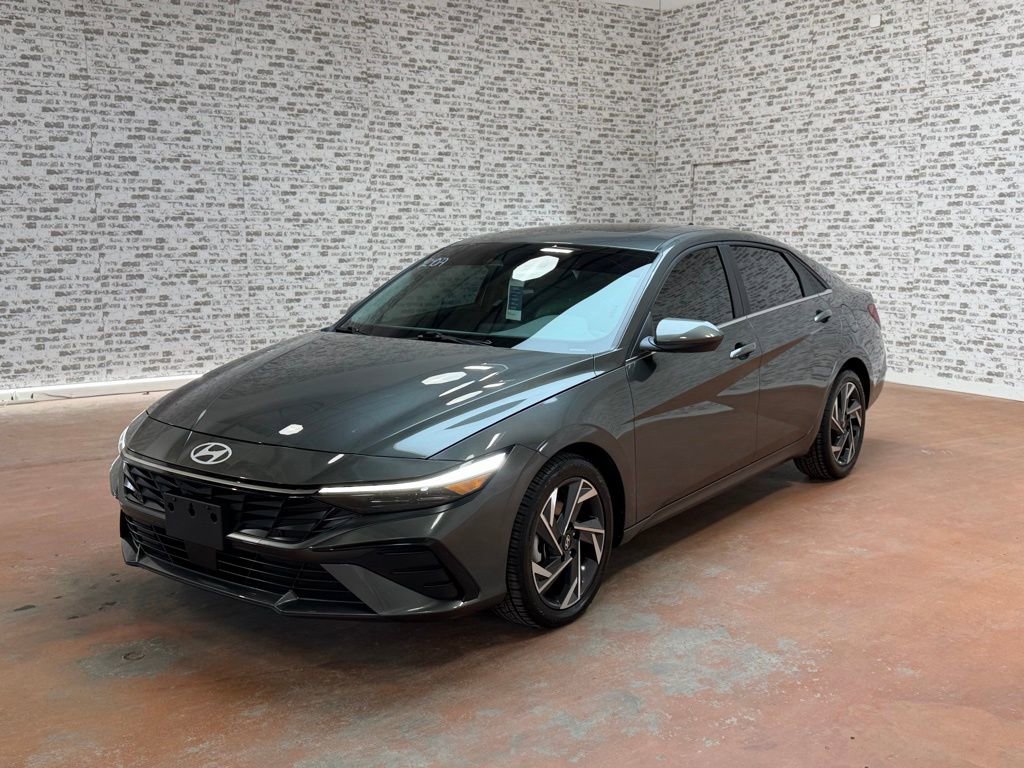 Certified 2024 Hyundai Elantra SEL w/ Convenience Package image 3