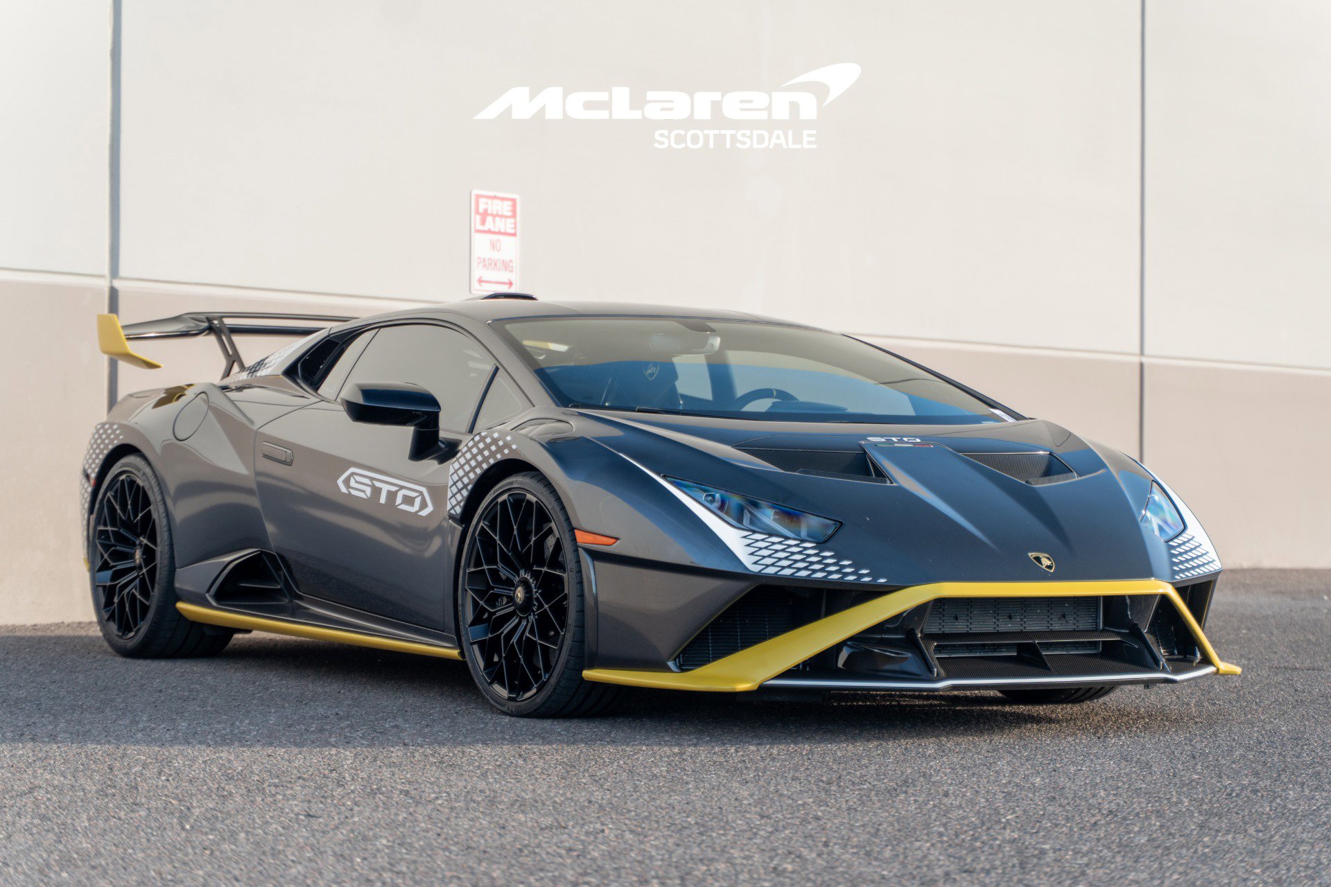 Used 2022 Lamborghini Huracan STO image 9
