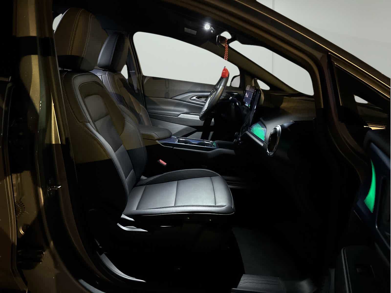 Used 2025 Chevrolet Equinox EV LT w/ Convenience Package image 12