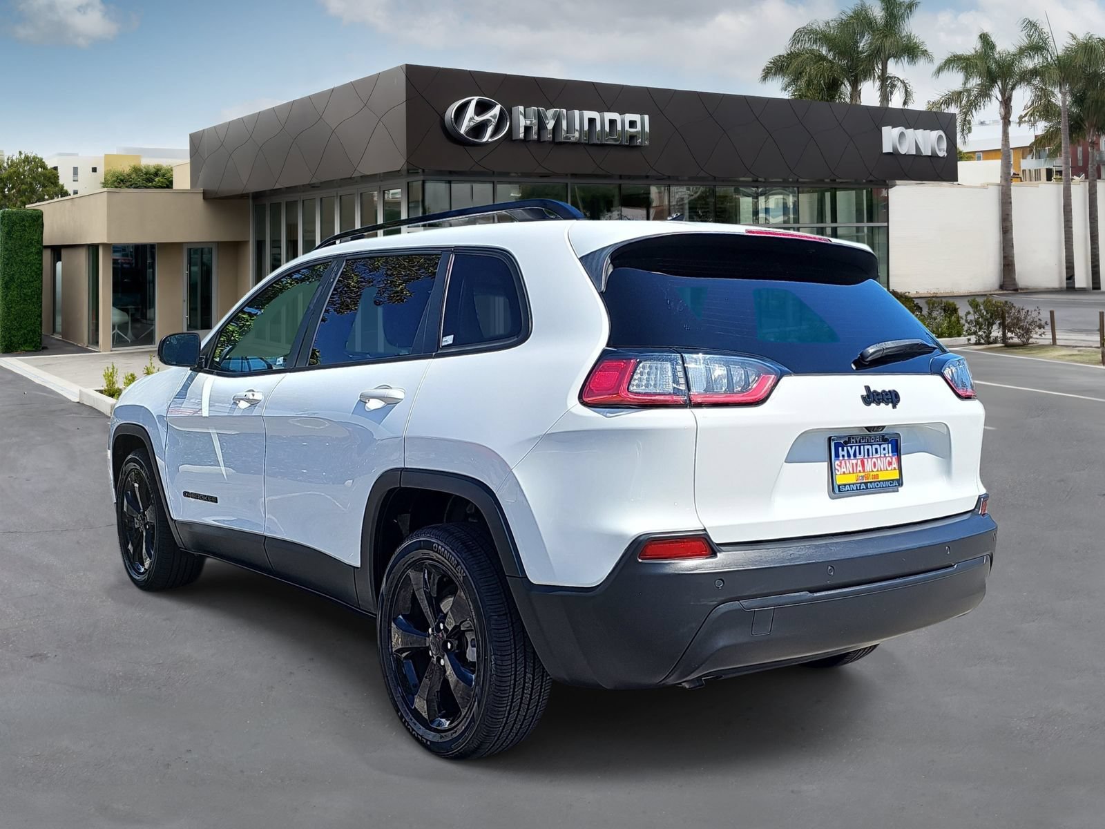 Used 2019 Jeep Cherokee Latitude Plus FWD image 5