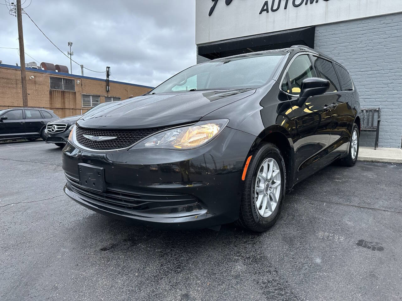 Used 2020 Chrysler Voyager Lxi FWD image 1