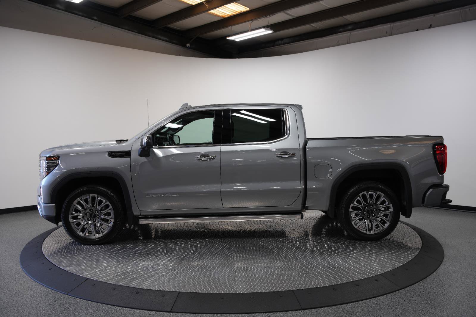 Used 2023 GMC Sierra 1500 Denali Ultimate image 7